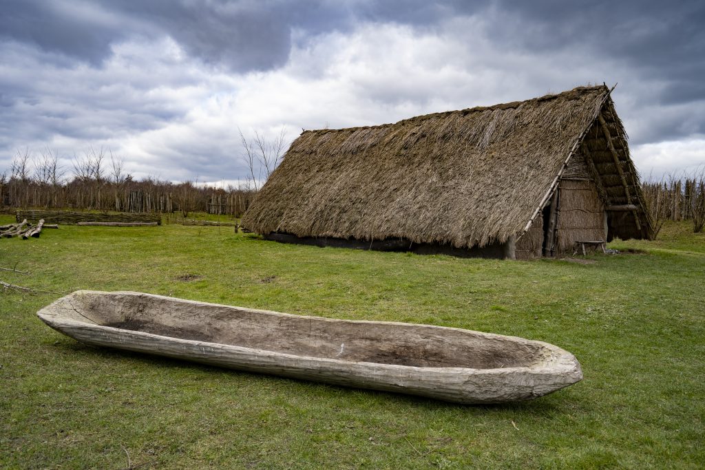 Reconstruction of a Late Neolithic Vlaardingen house and a dugout canoe