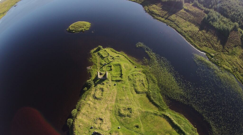 Aerial image of the two islands in Loch Finlaggan showing the foundations of the great hall surrounded by the remains of other medieval and later buildings 